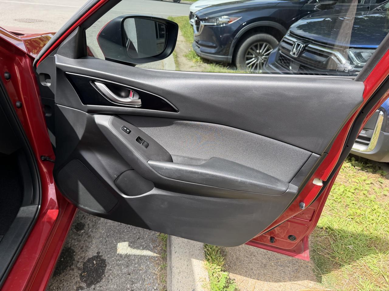 2014 Mazda MAZDA3 GS-SKY Photo