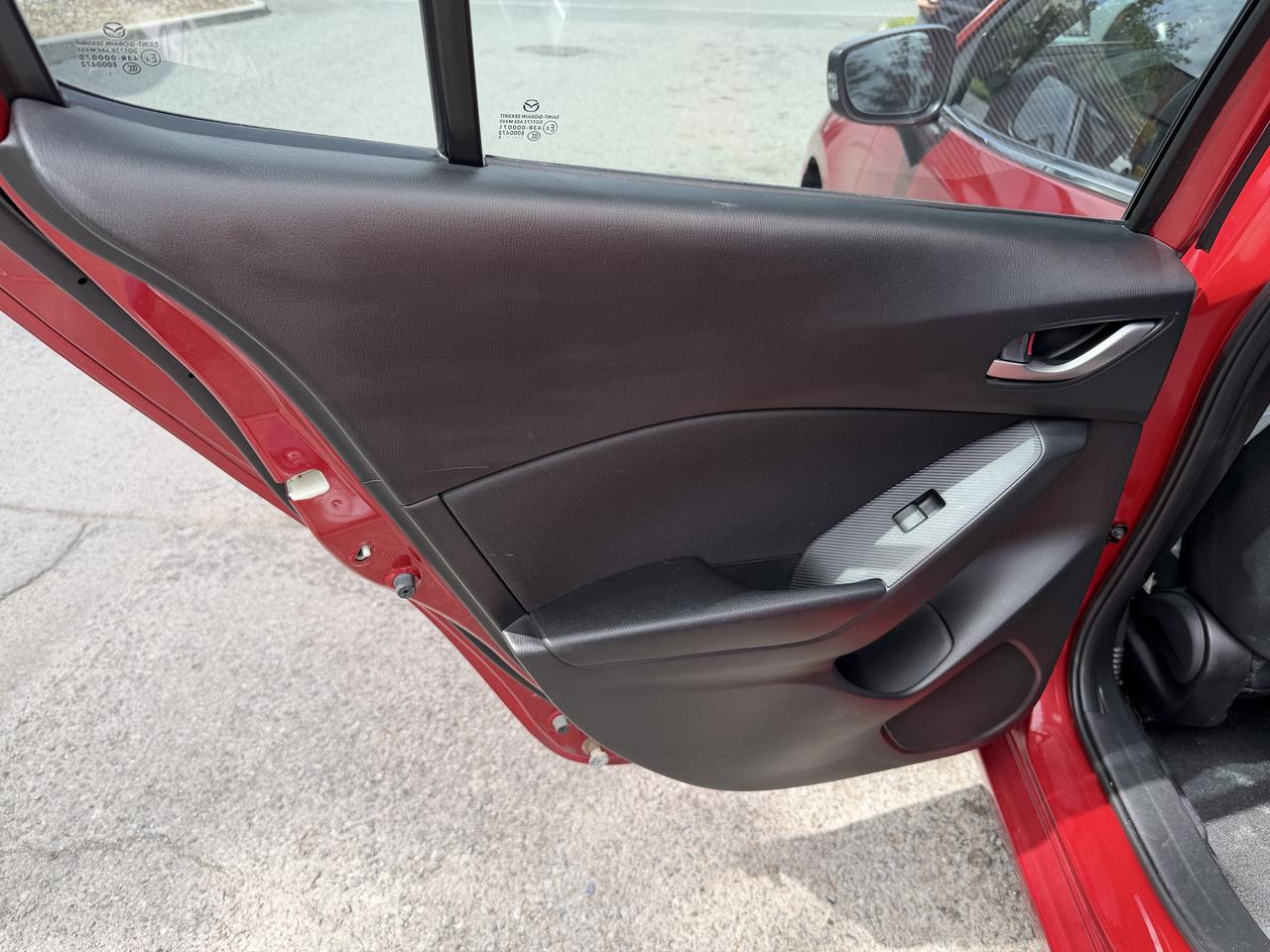 2014 Mazda MAZDA3 GS-SKY Photo
