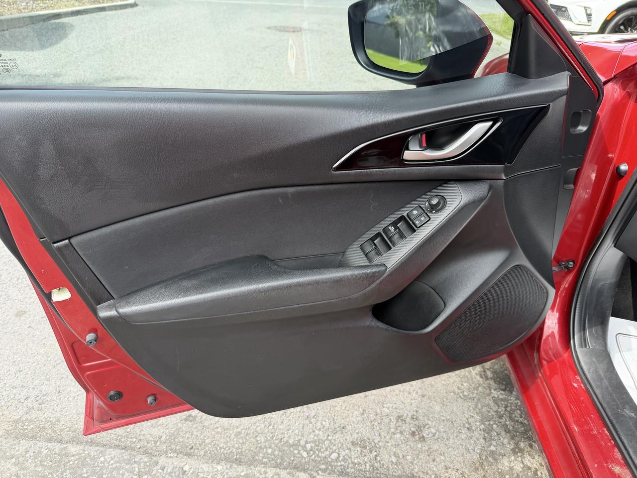 2014 Mazda MAZDA3 GS-SKY Photo