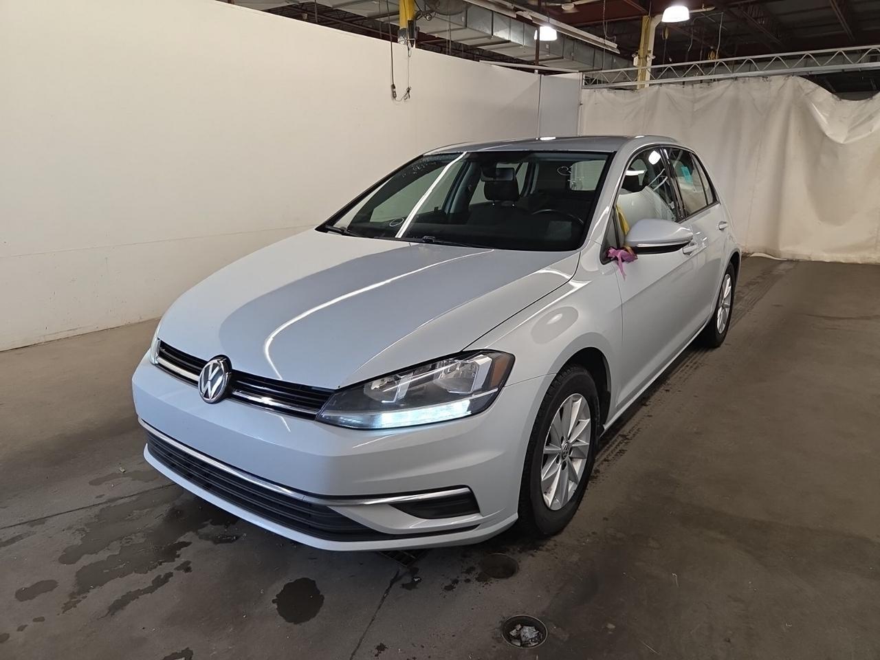 2019 Volkswagen Golf Comfortline, 1 OWNER, HEATED SEATS, BACK-UP CAM!! - Photo #2