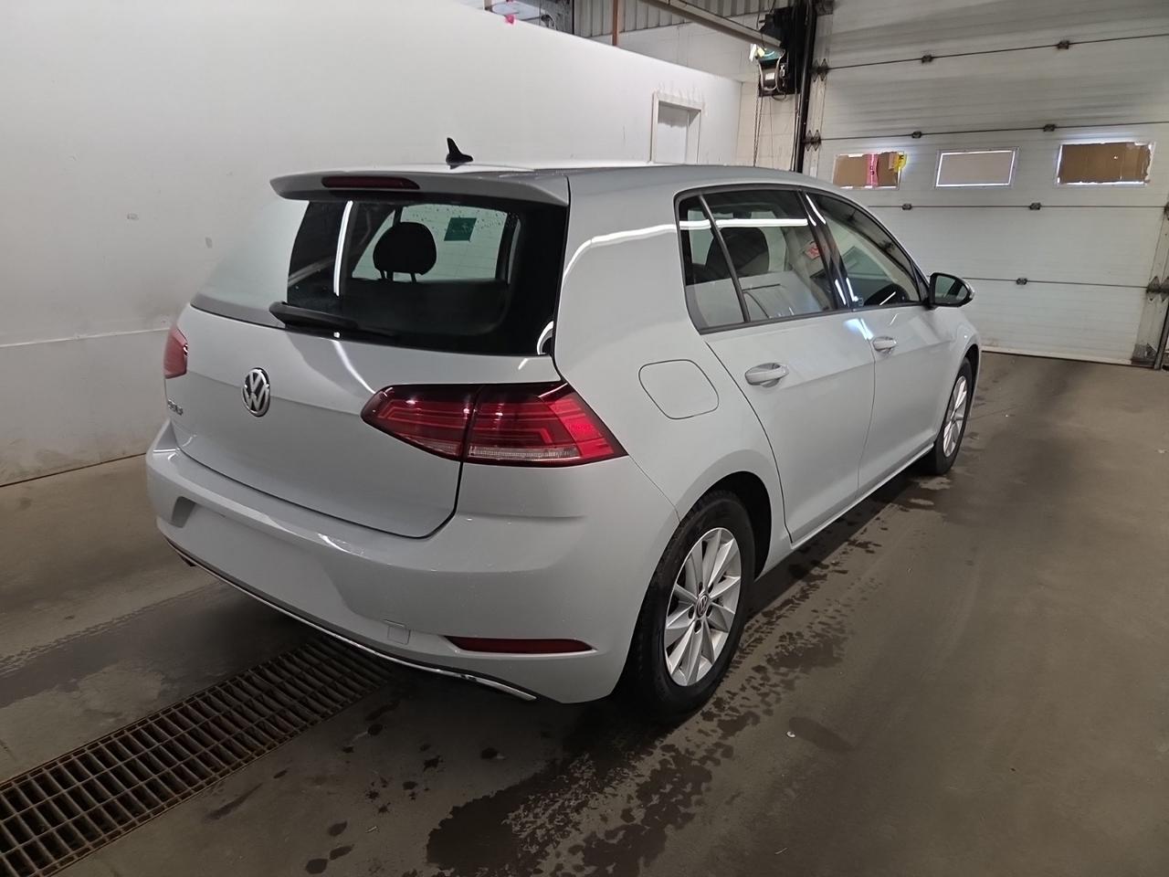 2019 Volkswagen Golf Comfortline, 1 OWNER, HEATED SEATS, BACK-UP CAM!! - Photo #10