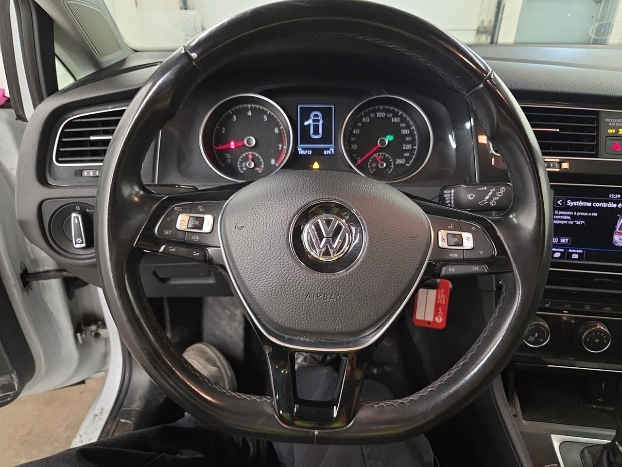 2019 Volkswagen Golf Comfortline, 1 OWNER, HEATED SEATS, BACK-UP CAM!! Photo