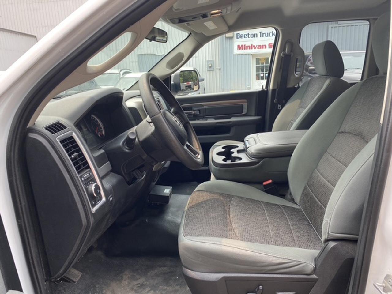 2018 RAM 1500 SLT 4X2 QUAD CAB 6'4" BOX Photo