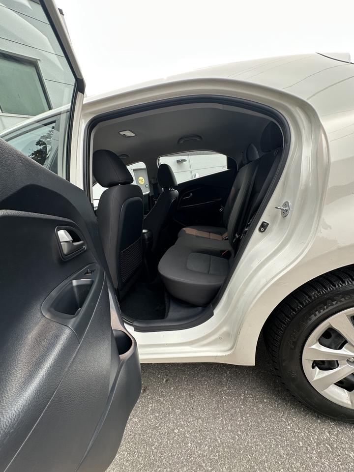 2013 Kia Rio LX Photo