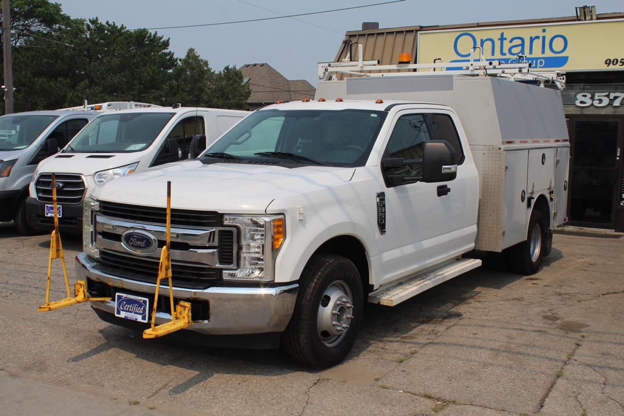 2017 Ford F-350 XLT Service Body truck DRW Photo4