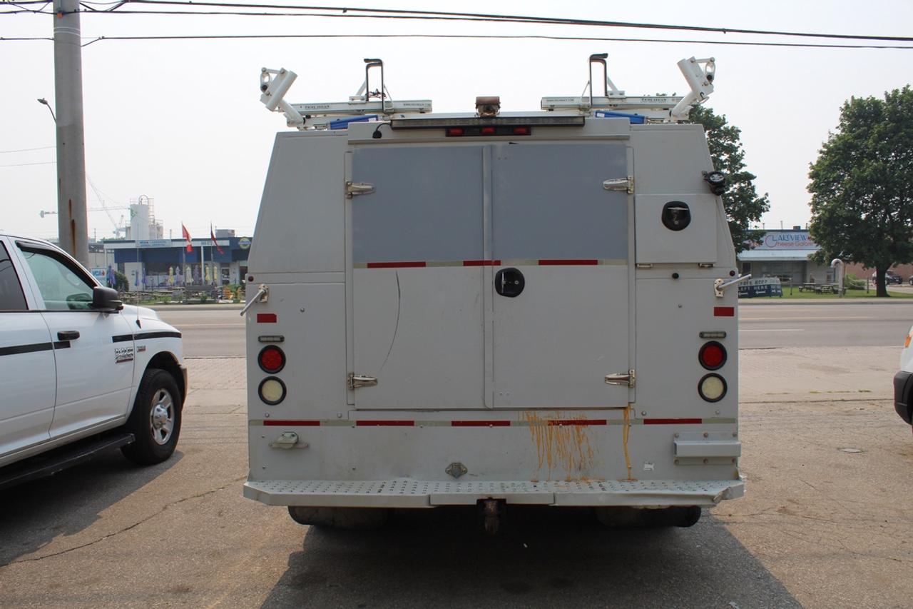 2017 Ford F-350 XLT Service Body truck DRW Photo