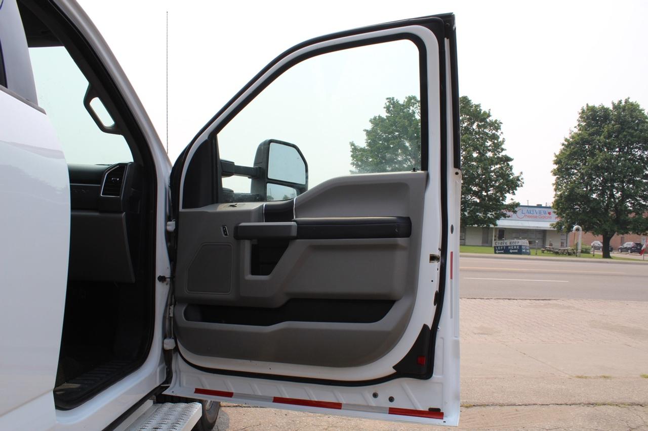 2017 Ford F-350 XLT Service Body truck DRW Photo