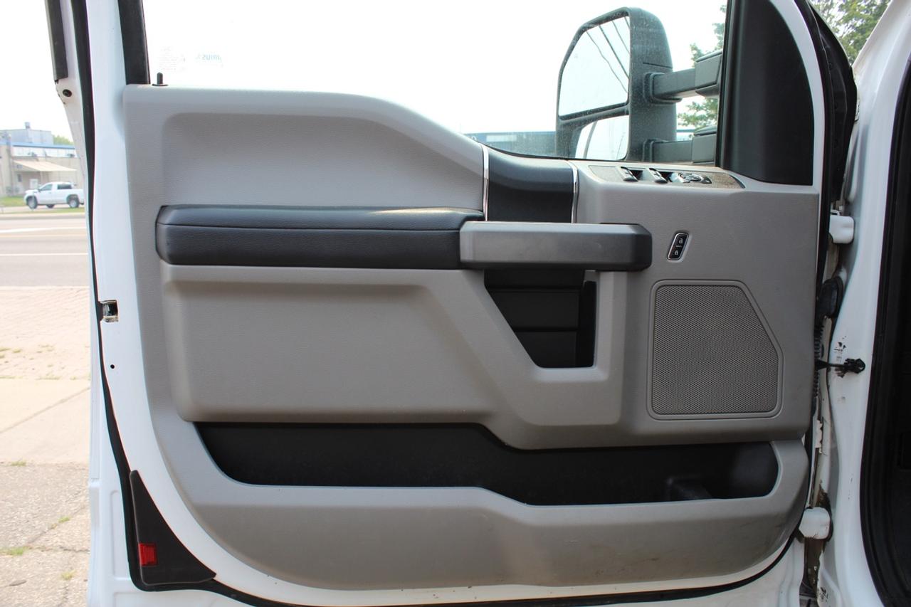 2017 Ford F-350 XLT Service Body truck DRW Photo