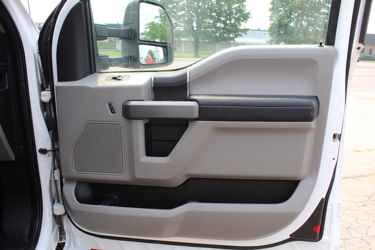 2017 Ford F-350 XLT Service Body truck DRW Photo