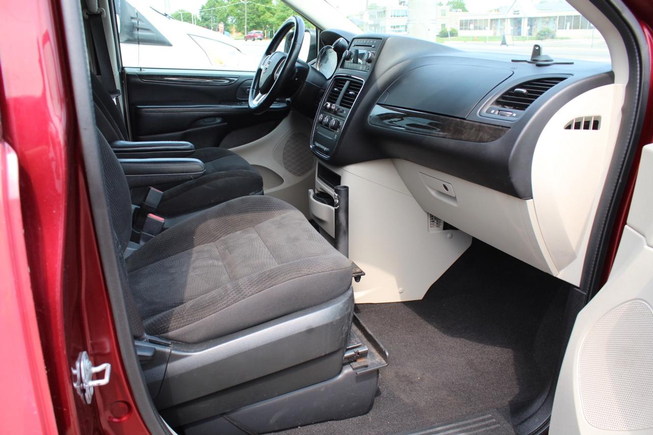 2017 Dodge Grand Caravan CV Ladder rack Shelves Photo