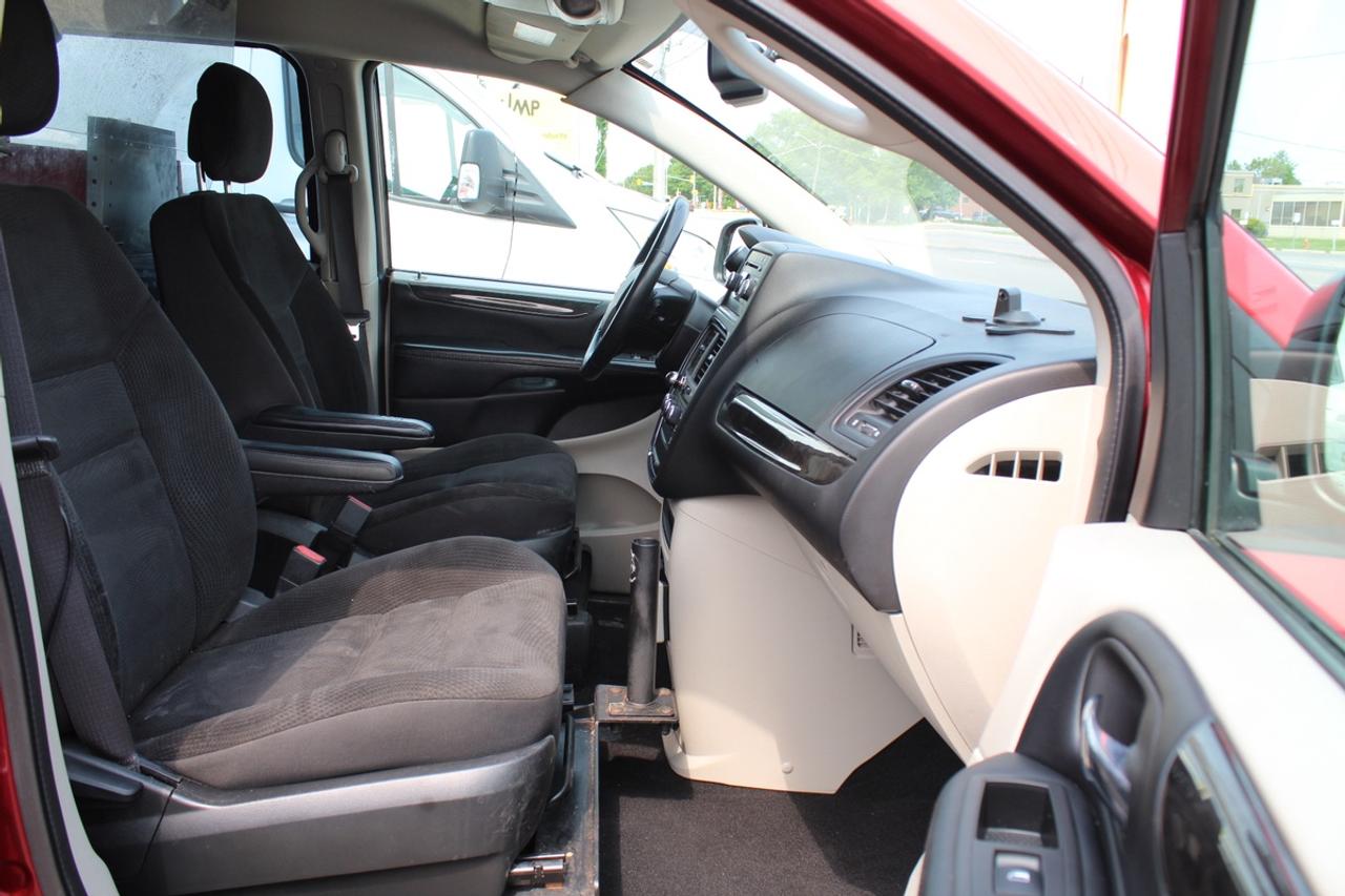 2017 Dodge Grand Caravan CV Ladder rack Shelves Photo