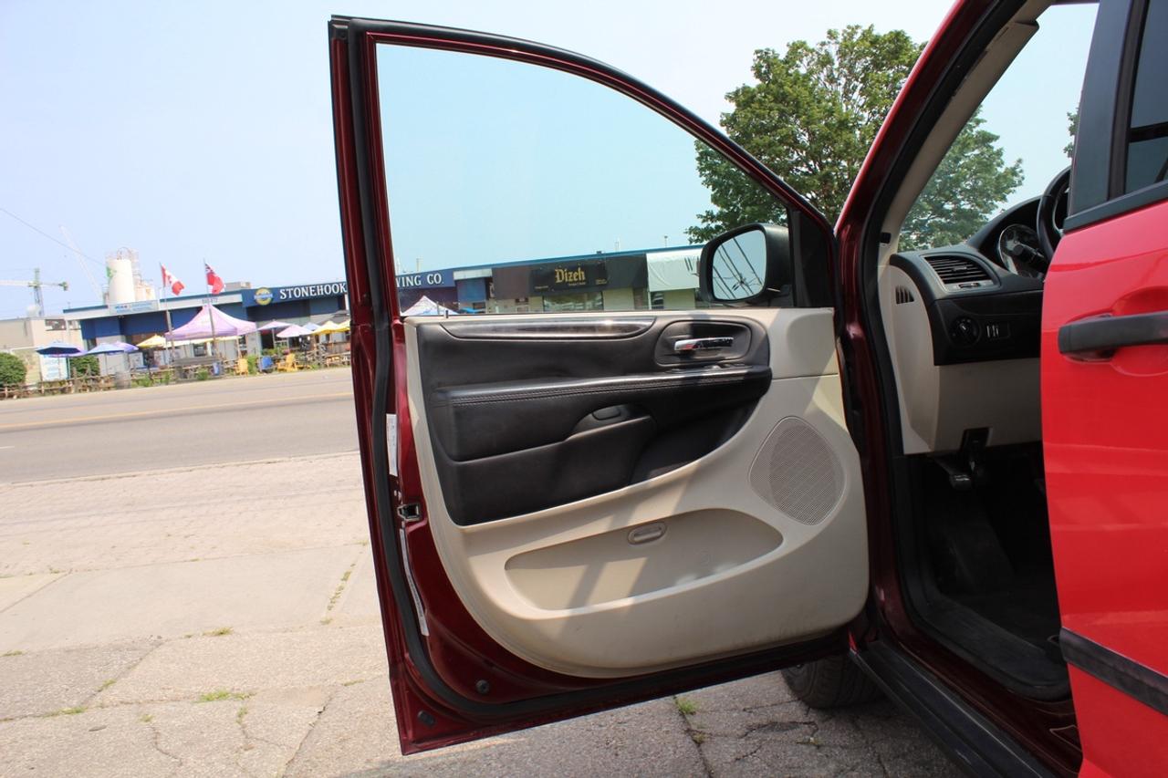 2017 Dodge Grand Caravan CV Ladder rack Shelves Photo