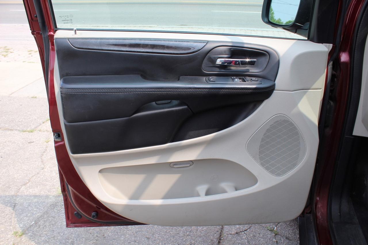2017 Dodge Grand Caravan CV Ladder rack Shelves Photo