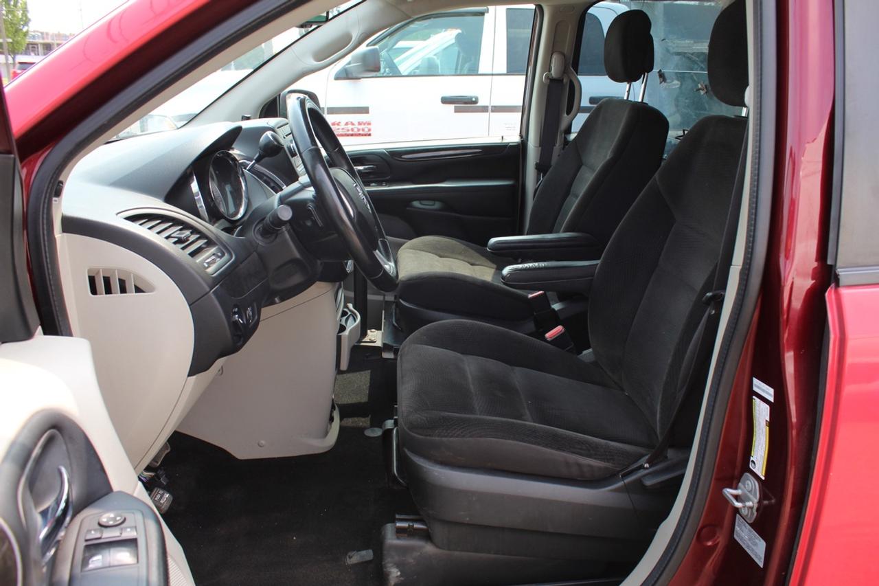 2017 Dodge Grand Caravan CV Ladder rack Shelves Photo