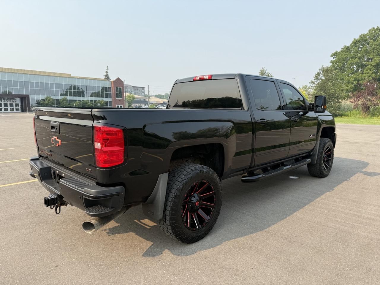 2018 Chevrolet Silverado 2500 HD LTZ Photo4