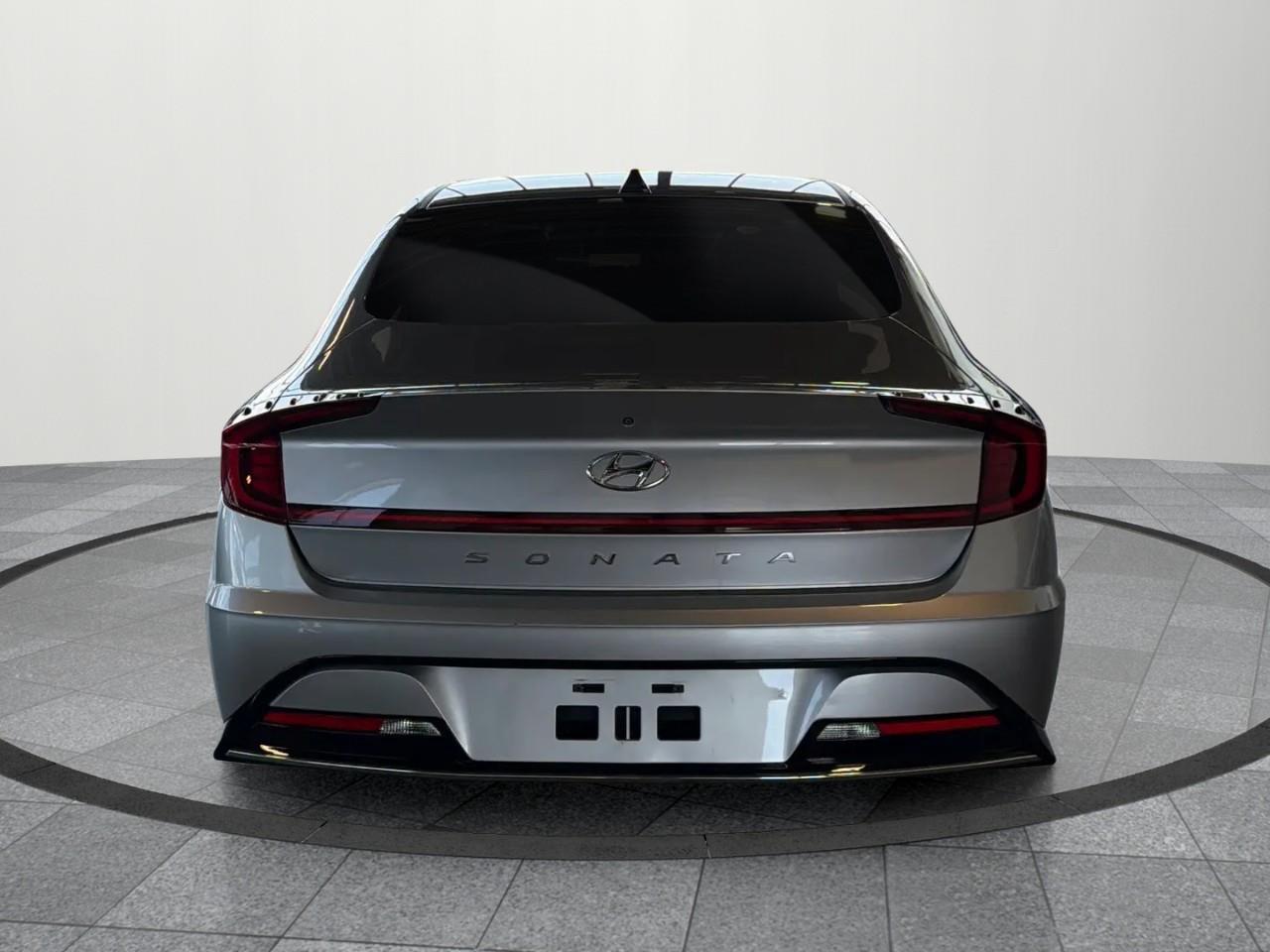 2022 Hyundai Sonata Preferred 4dr Sedan Photo4
