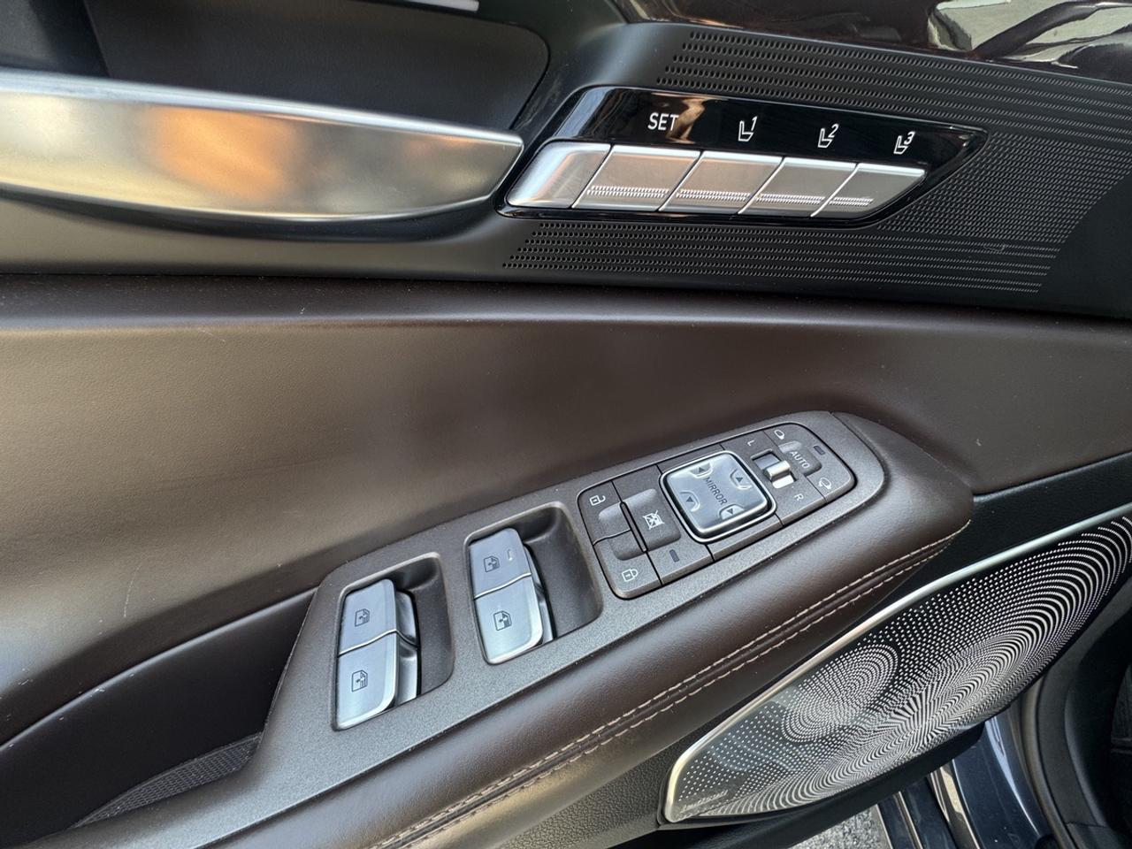 2017 Genesis G90 3.3T Premium Photo
