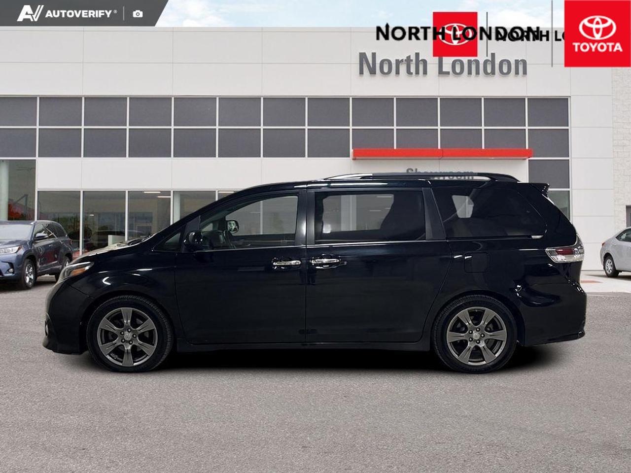2017 Toyota Sienna  Photo