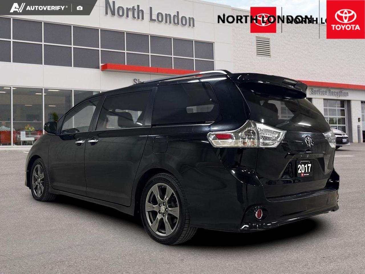 2017 Toyota Sienna  Photo