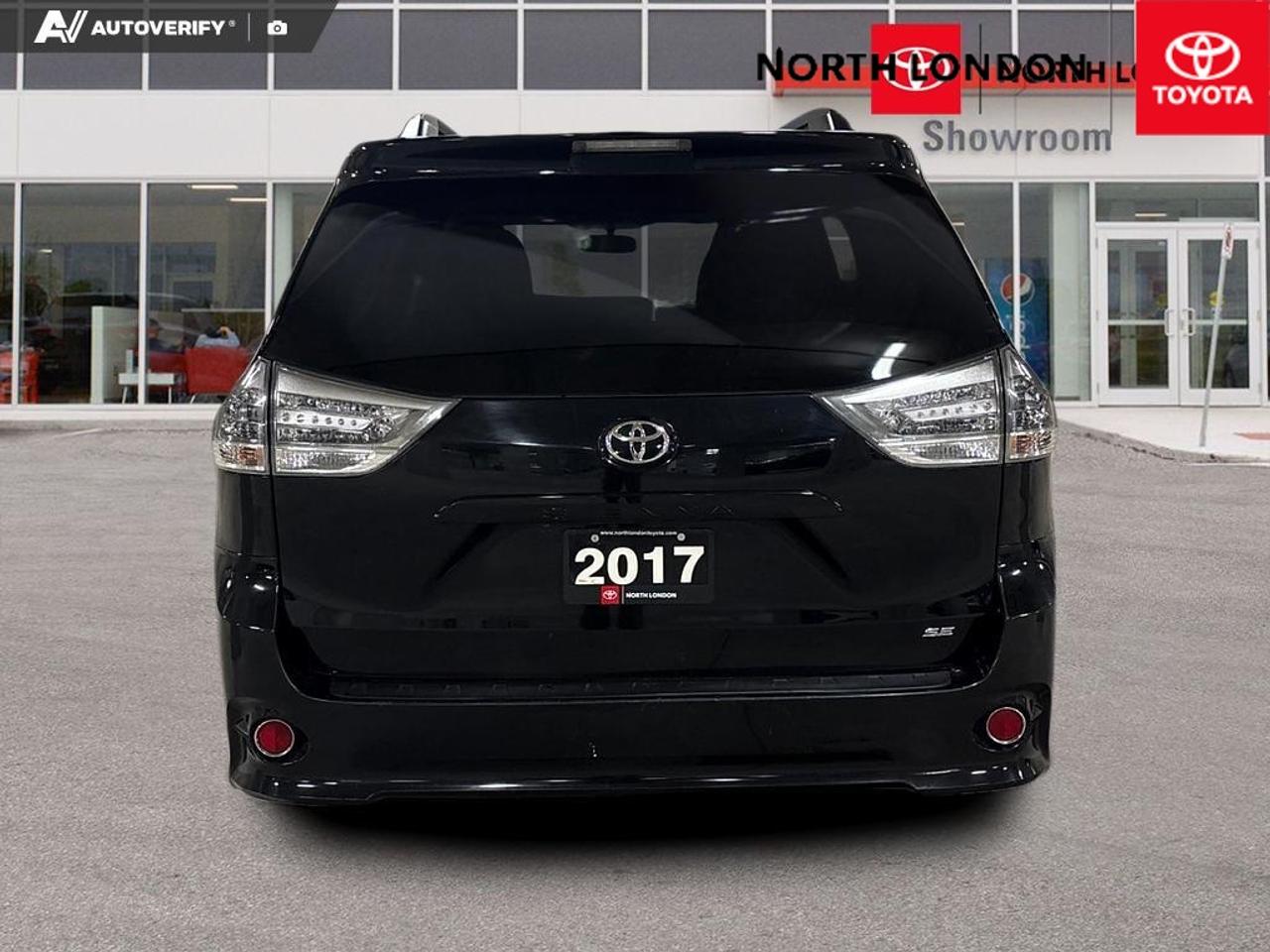 2017 Toyota Sienna  Photo