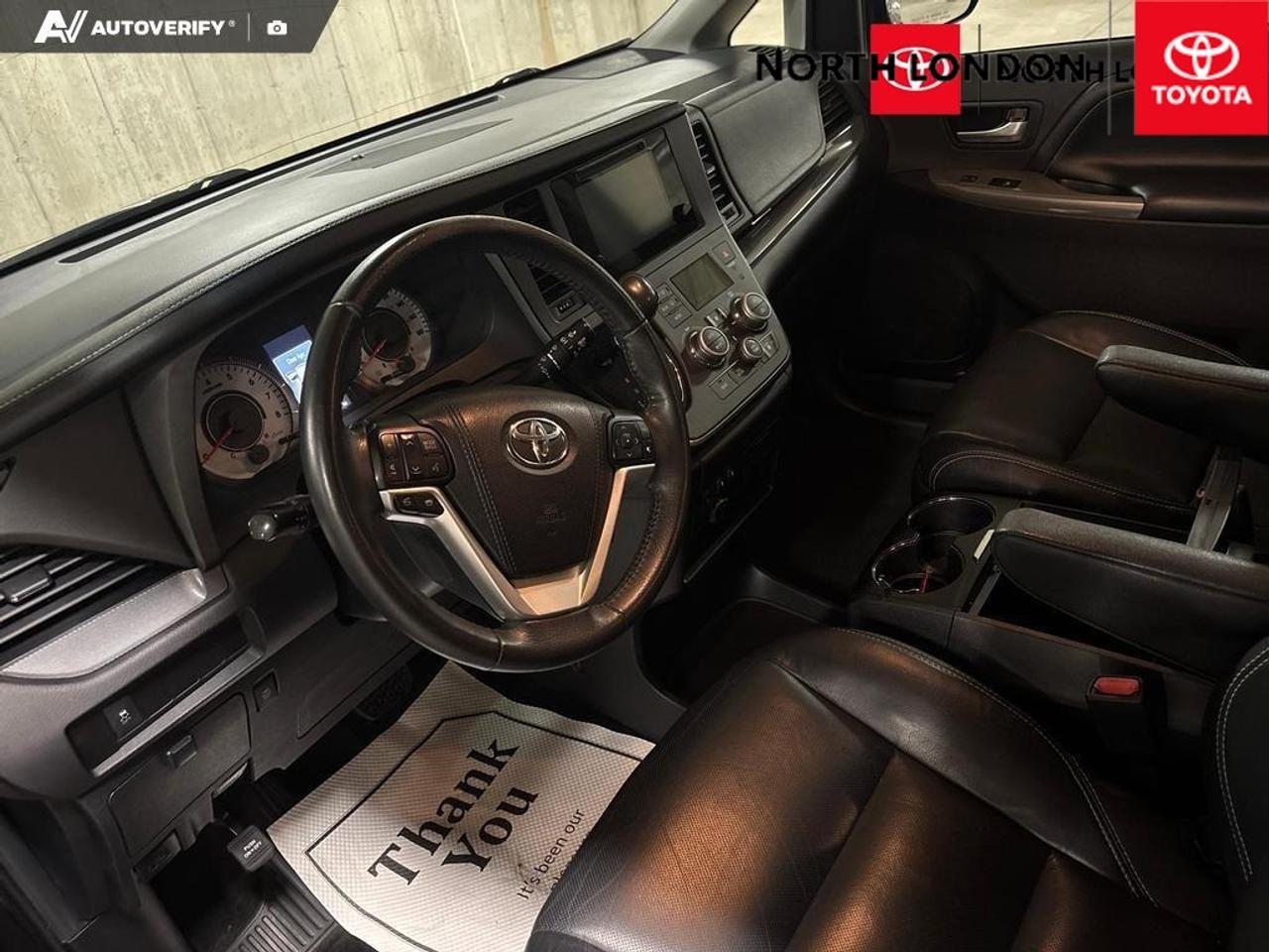 2017 Toyota Sienna  Photo