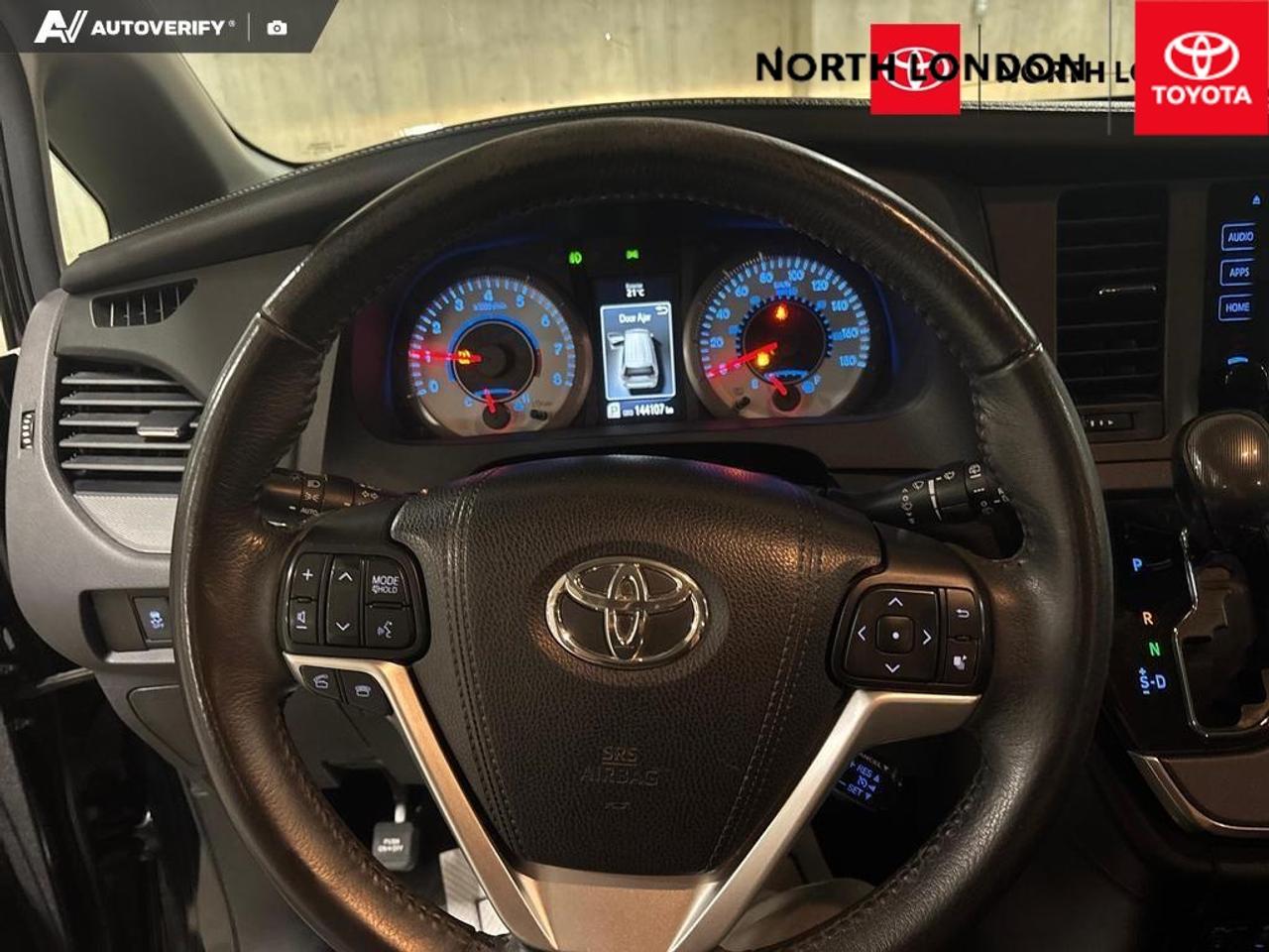 2017 Toyota Sienna  Photo