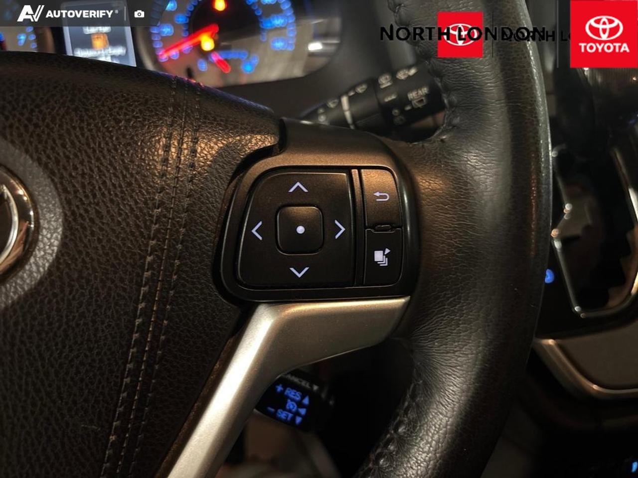 2017 Toyota Sienna  Photo