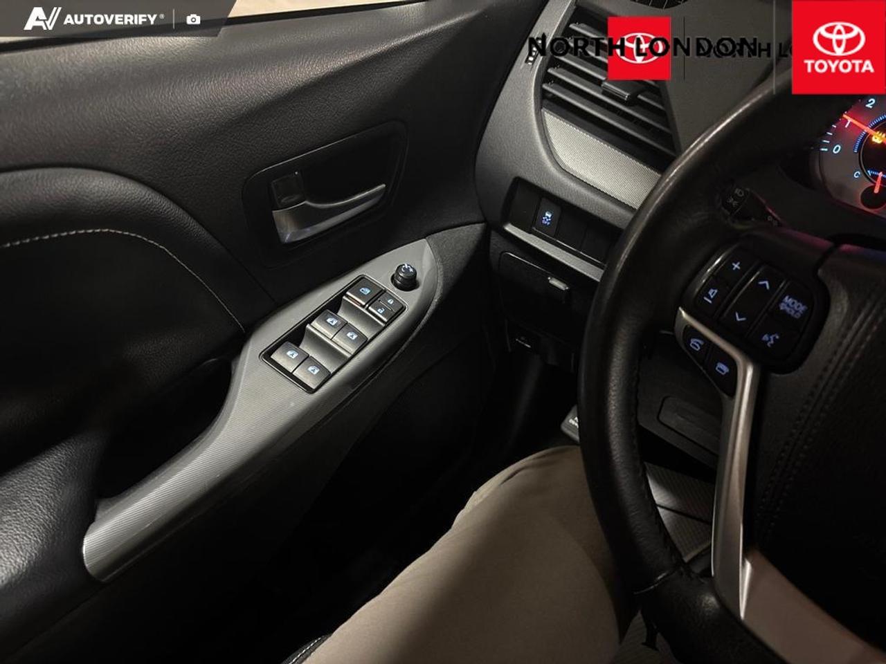 2017 Toyota Sienna  Photo