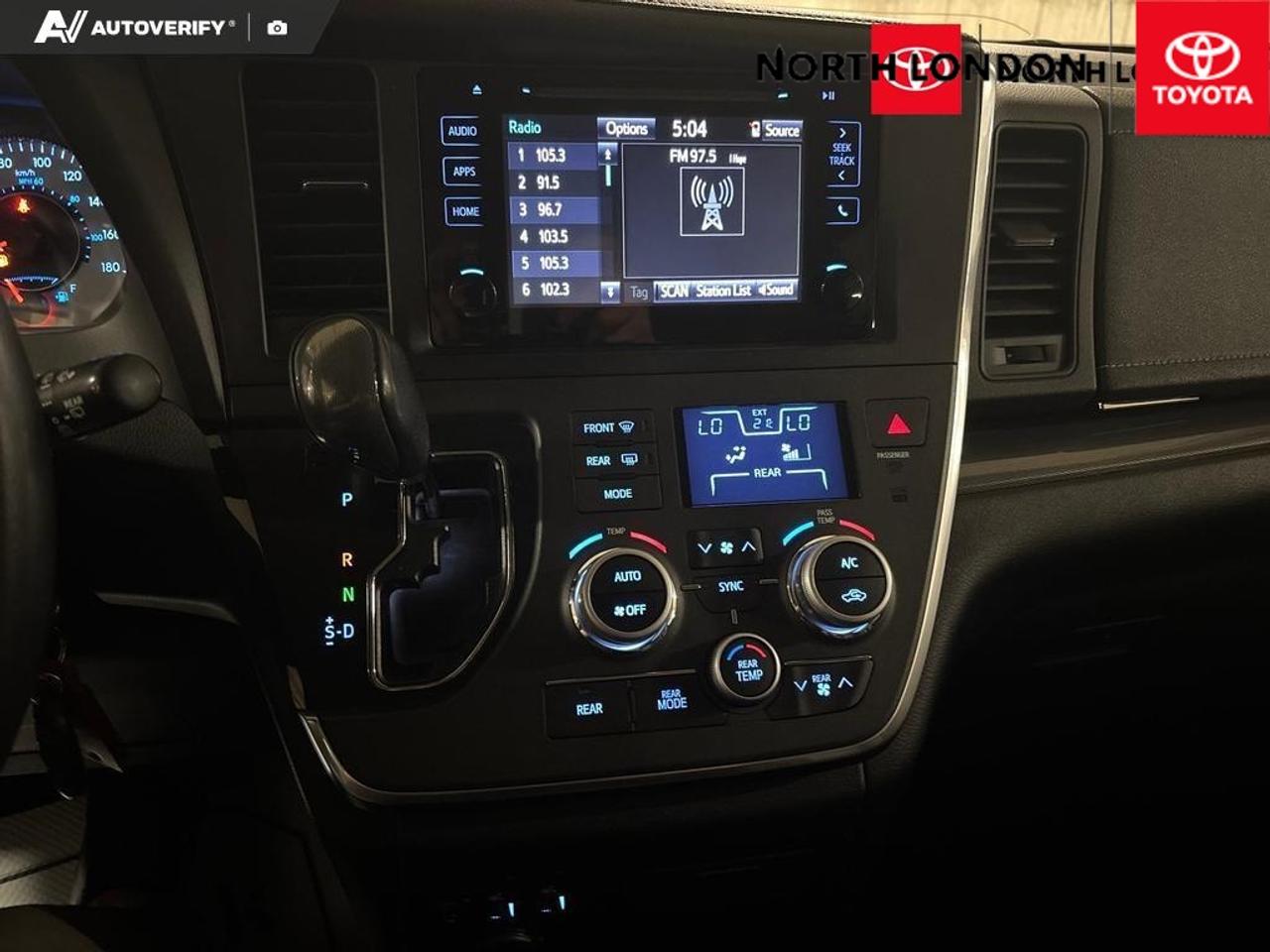 2017 Toyota Sienna  Photo