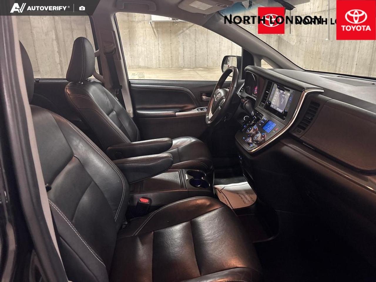2017 Toyota Sienna  Photo