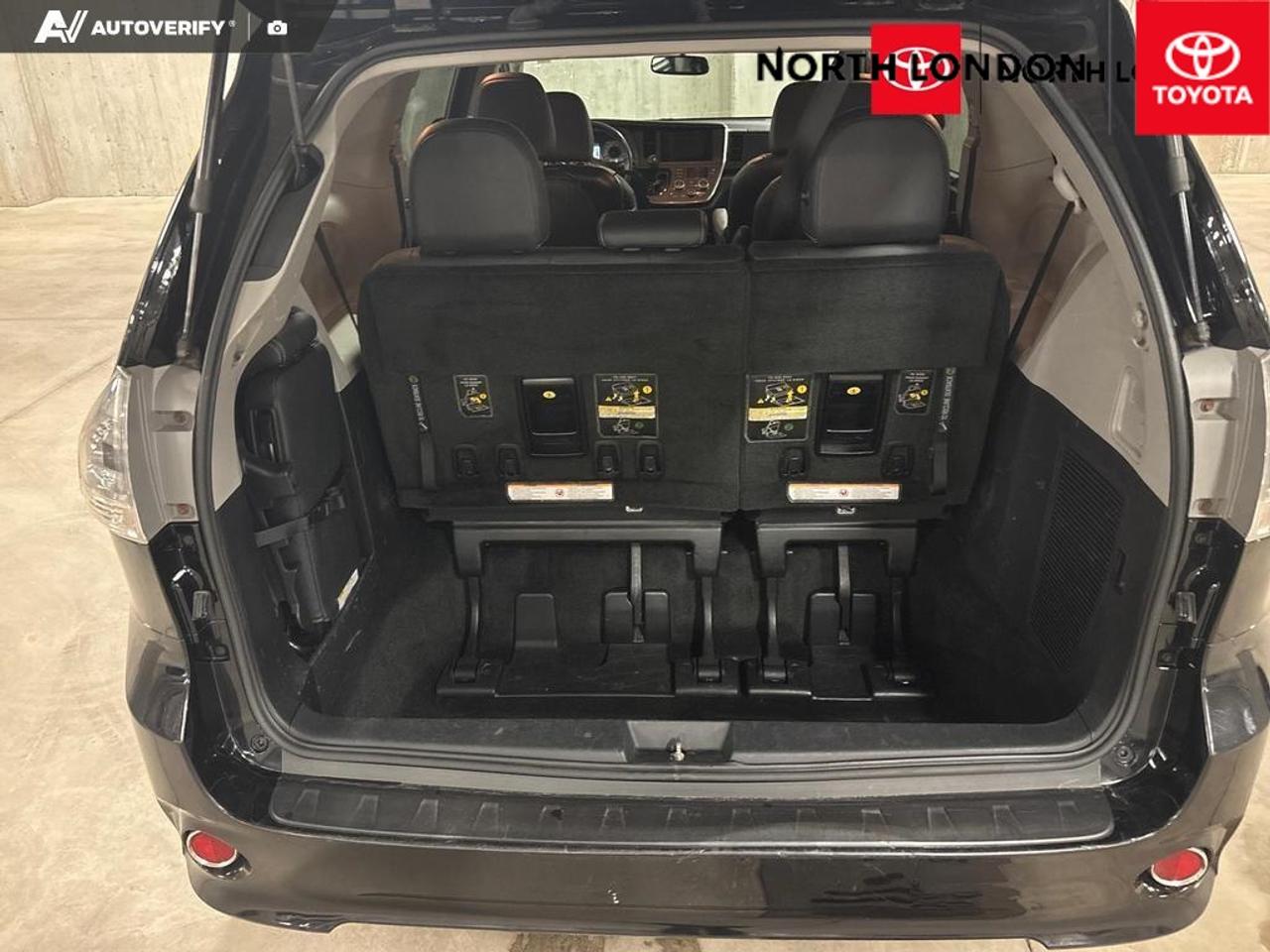 2017 Toyota Sienna  Photo