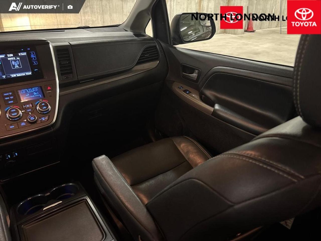2017 Toyota Sienna  Photo