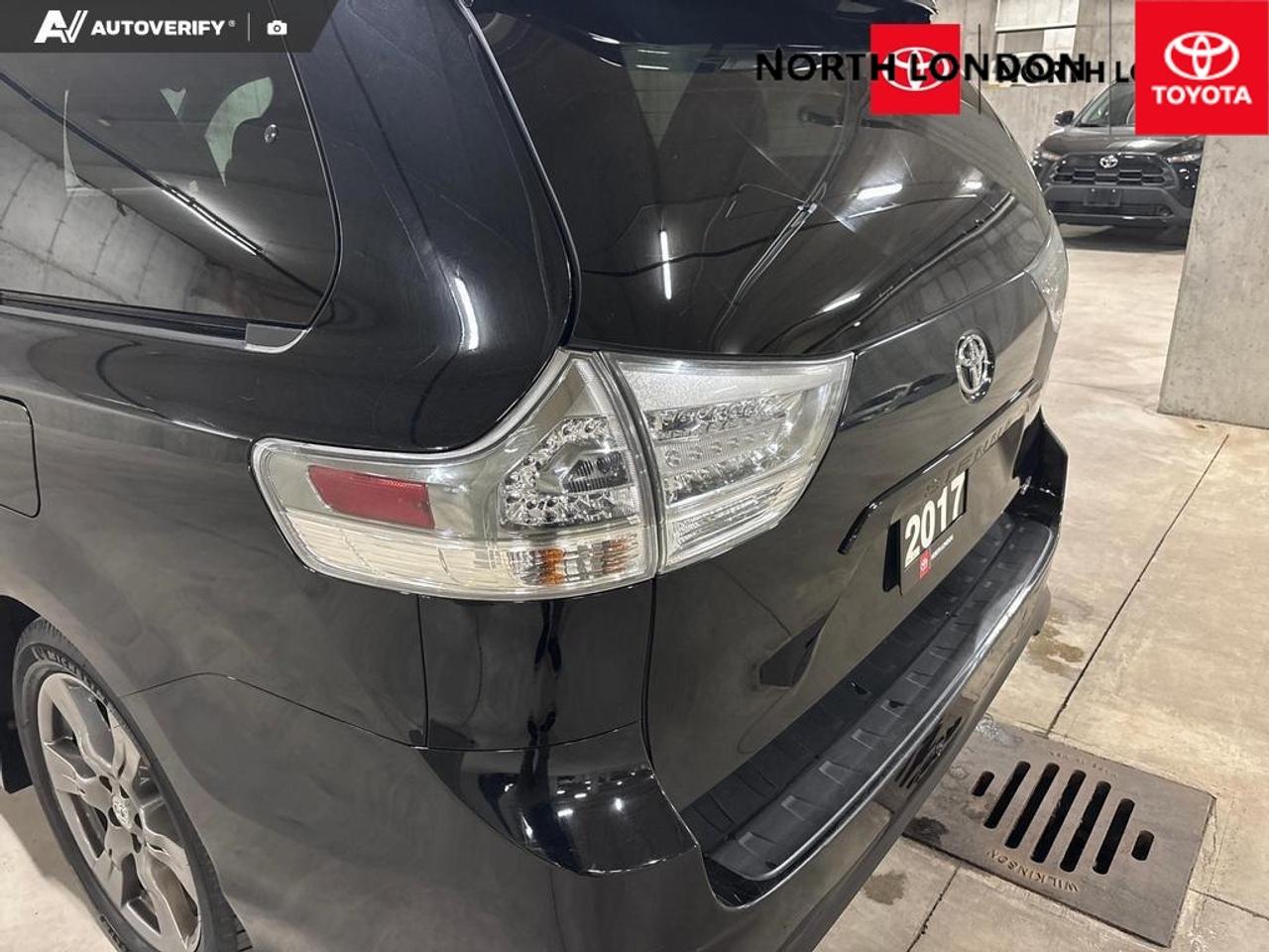 2017 Toyota Sienna  Photo