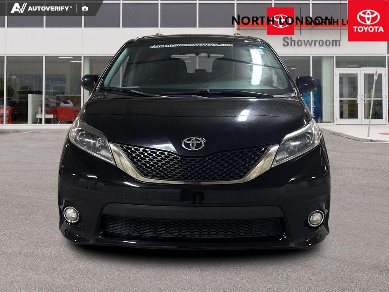 2017 Toyota Sienna  Photo
