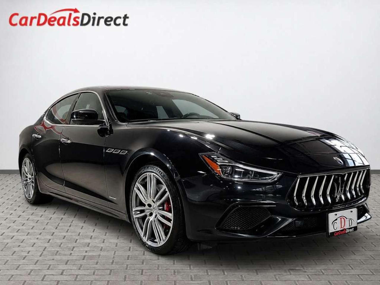 2018 Maserati Ghibli GranSport S Q4   Nero Gloss on Rosso Red Contrast Stitched Leather   Over 3000$ Optional 15-Speaker Bowers & Wilkins  Sou Photo
