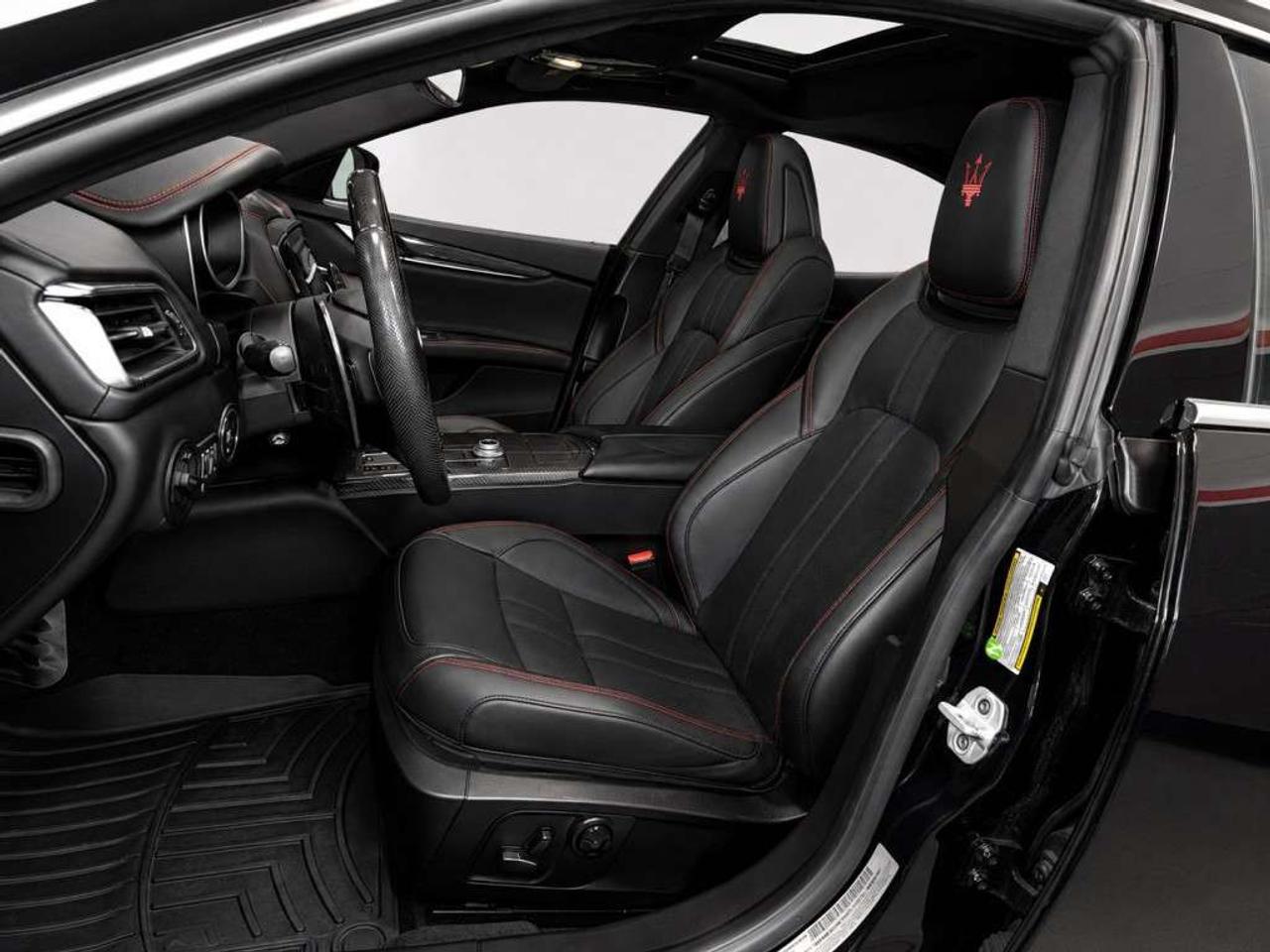 2018 Maserati Ghibli GranSport S Q4   Nero Gloss on Rosso Red Contrast Stitched Leather   Over 3000$ Optional 15-Speaker Bowers & Wilkins  Sou Photo