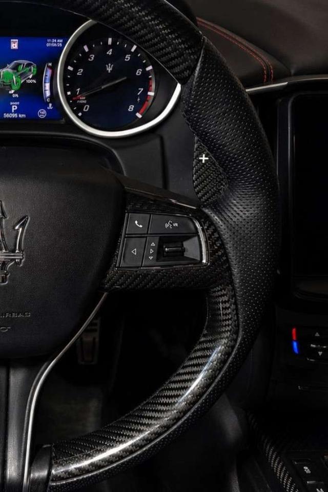2018 Maserati Ghibli GranSport S Q4   Nero Gloss on Rosso Red Contrast Stitched Leather   Over 3000$ Optional 15-Speaker Bowers & Wilkins  Sou Photo