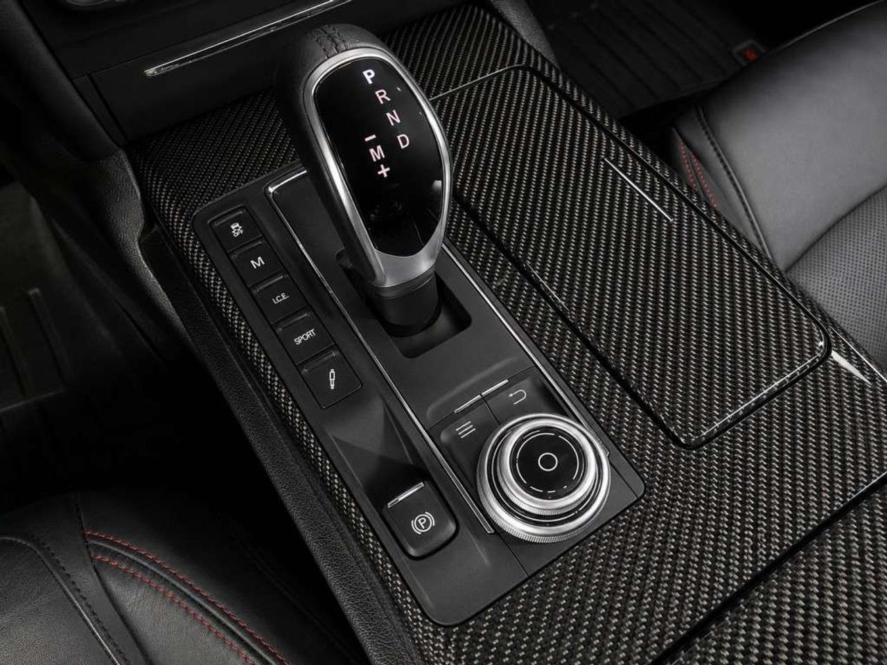 2018 Maserati Ghibli GranSport S Q4   Nero Gloss on Rosso Red Contrast Stitched Leather   Over 3000$ Optional 15-Speaker Bowers & Wilkins  Sou Photo