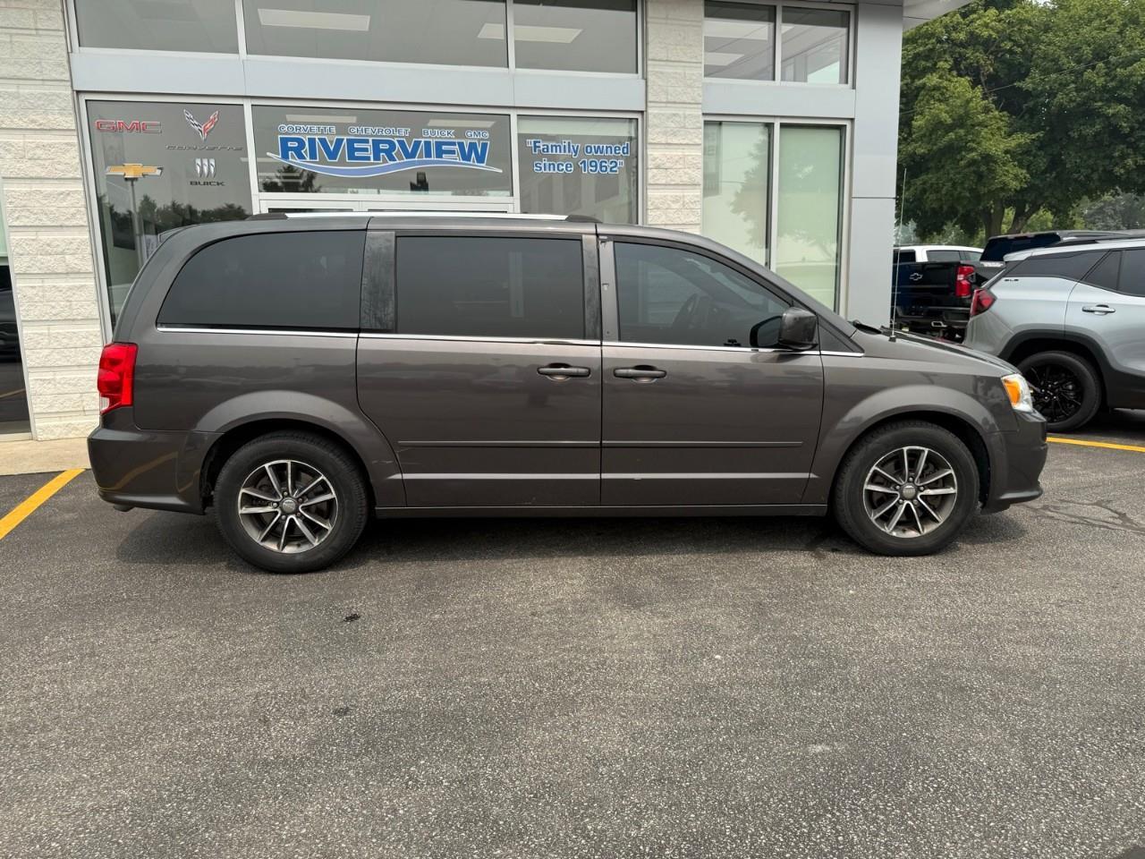 2016 Dodge Grand Caravan SE/SXT Passenger Van Photo5