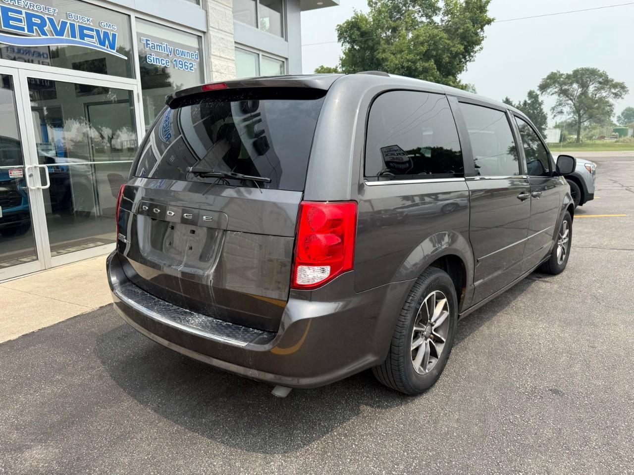 2016 Dodge Grand Caravan SE/SXT Passenger Van Photo