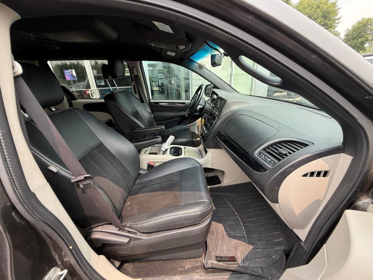2016 Dodge Grand Caravan SE/SXT Passenger Van Photo