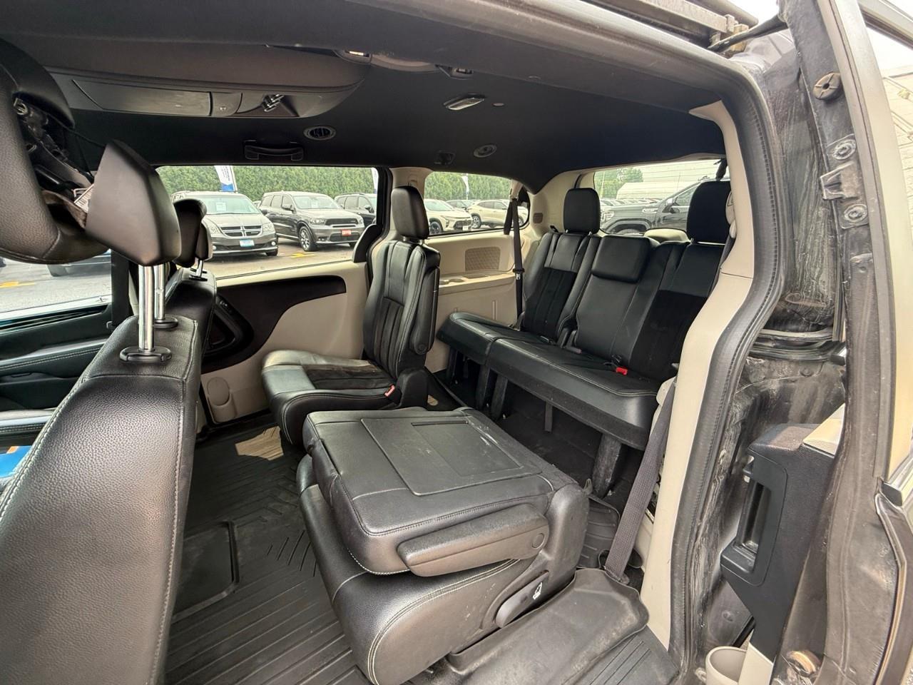 2016 Dodge Grand Caravan SE/SXT Passenger Van Photo