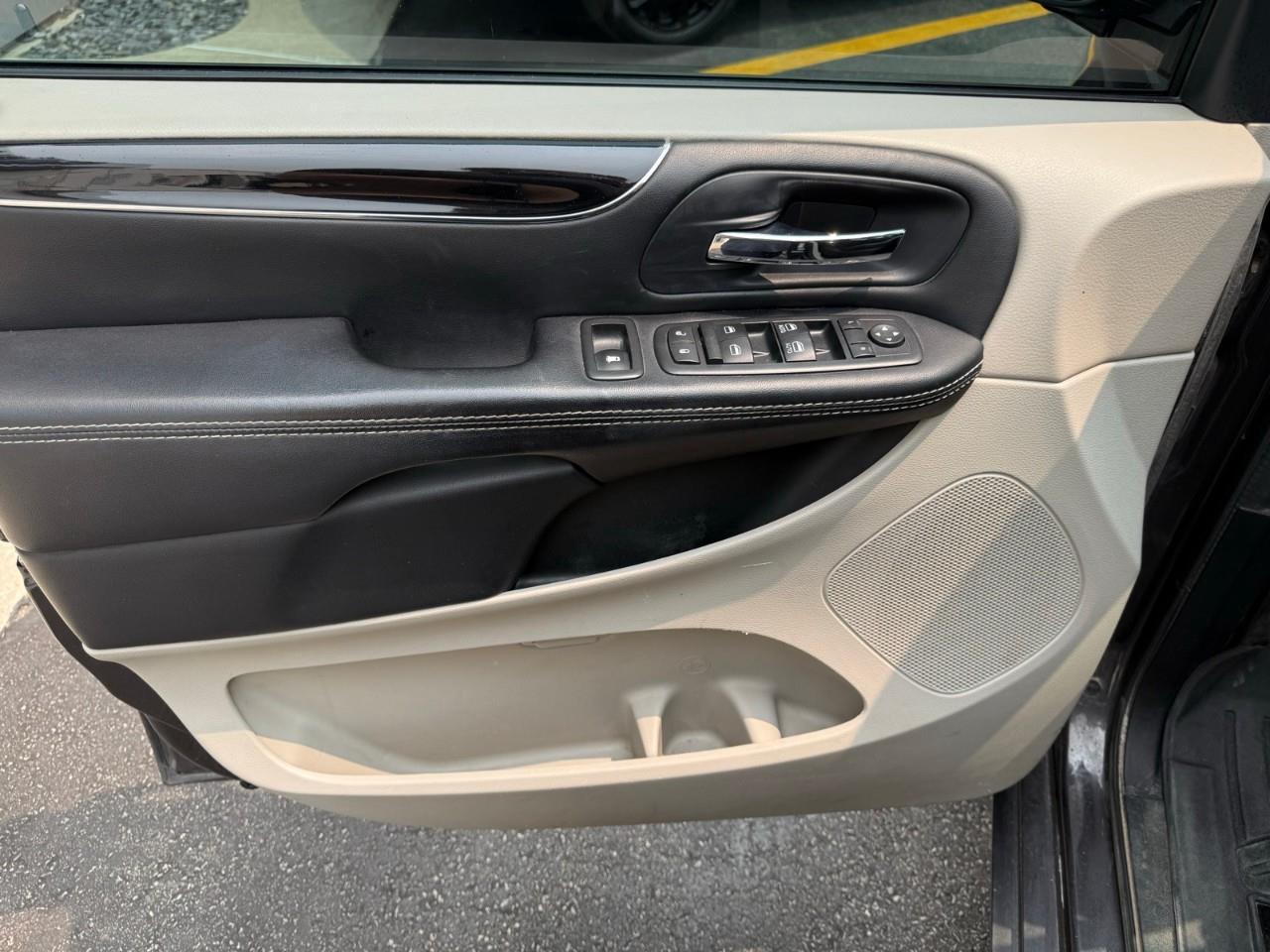 2016 Dodge Grand Caravan SE/SXT Passenger Van Photo