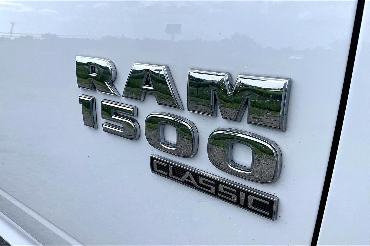 2022 RAM 1500 Classic TRADESMAN 4WD   HEMI V8   ACCIDENT FREE   1 OWNER Photo