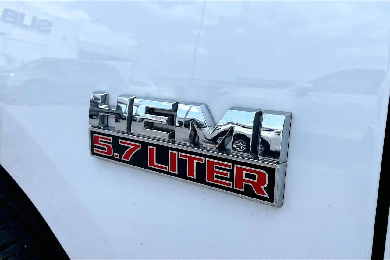 2022 RAM 1500 Classic TRADESMAN 4WD   HEMI V8   ACCIDENT FREE   1 OWNER Photo
