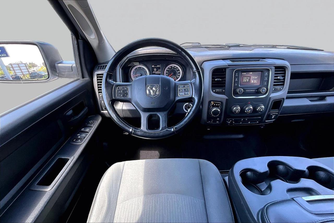 2022 RAM 1500 Classic TRADESMAN 4WD   HEMI V8   ACCIDENT FREE   1 OWNER Photo