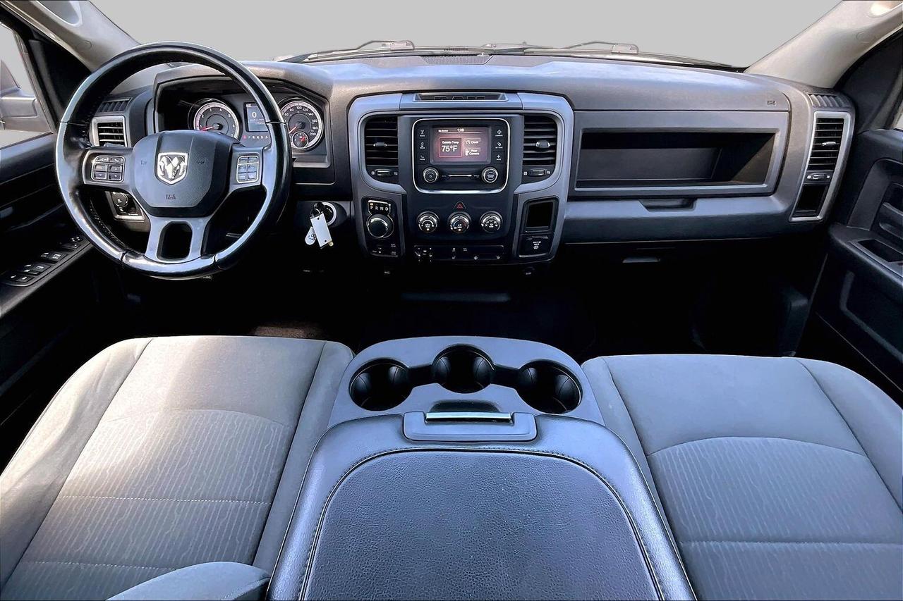 2022 RAM 1500 Classic TRADESMAN 4WD   HEMI V8   ACCIDENT FREE   1 OWNER Photo