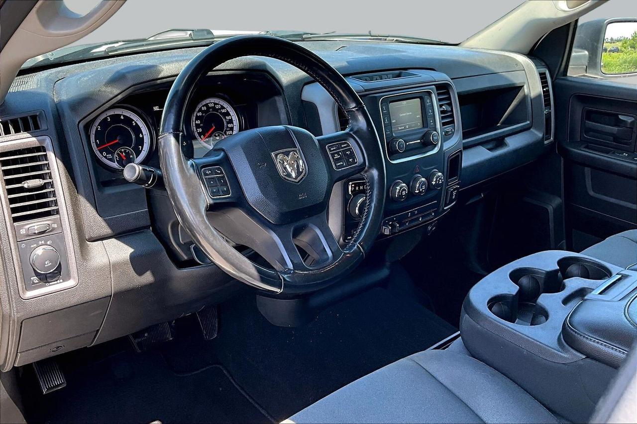2022 RAM 1500 Classic TRADESMAN 4WD   HEMI V8   ACCIDENT FREE   1 OWNER Photo