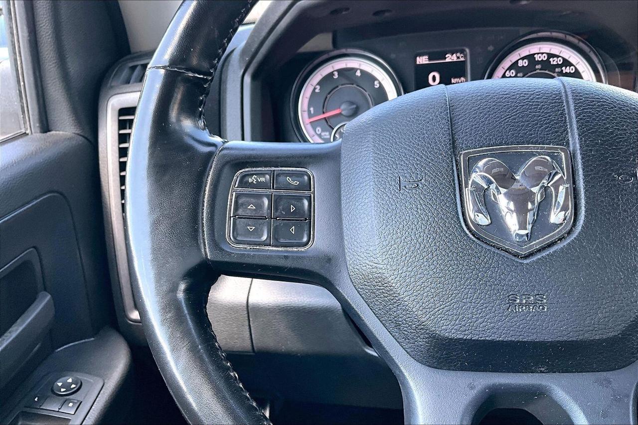 2022 RAM 1500 Classic TRADESMAN 4WD   HEMI V8   ACCIDENT FREE   1 OWNER Photo