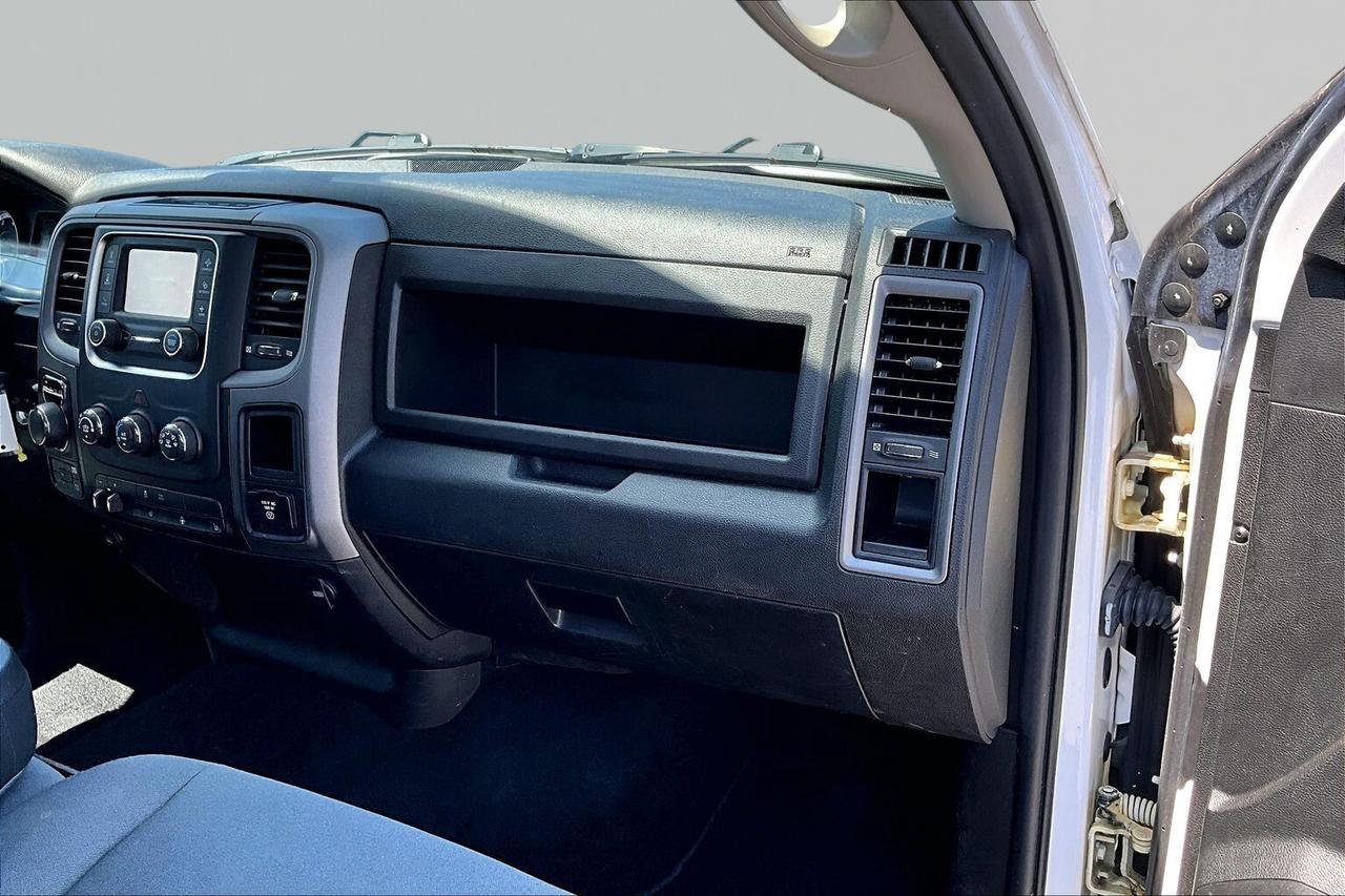 2022 RAM 1500 Classic TRADESMAN 4WD   HEMI V8   ACCIDENT FREE   1 OWNER Photo